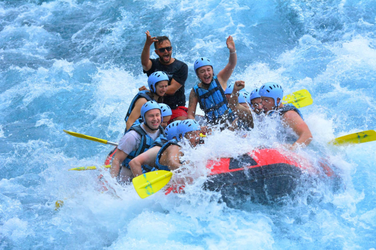 Antalya'da rafting yapan turist sayısı 1 milyonu geçti