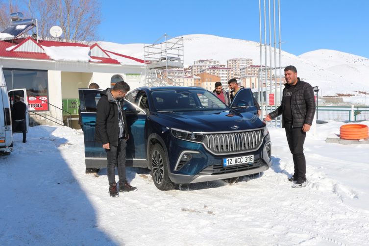 Togg kullanıcılarından 20 santimetre karda test sürüşü