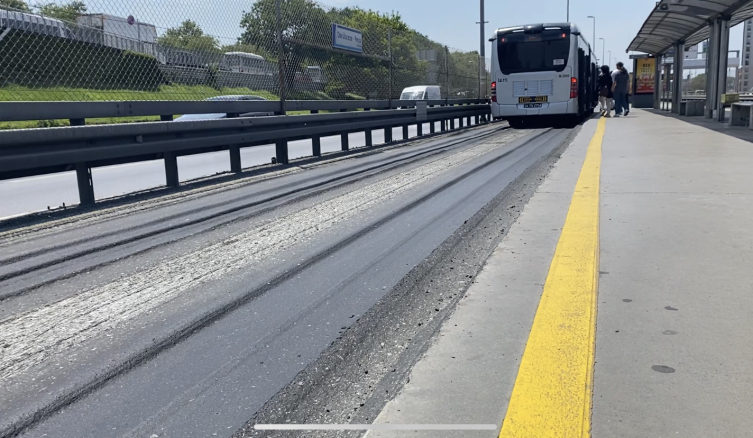 Metrobüs yollarında asfalt eridi: Çalışma 120 gün sürecek