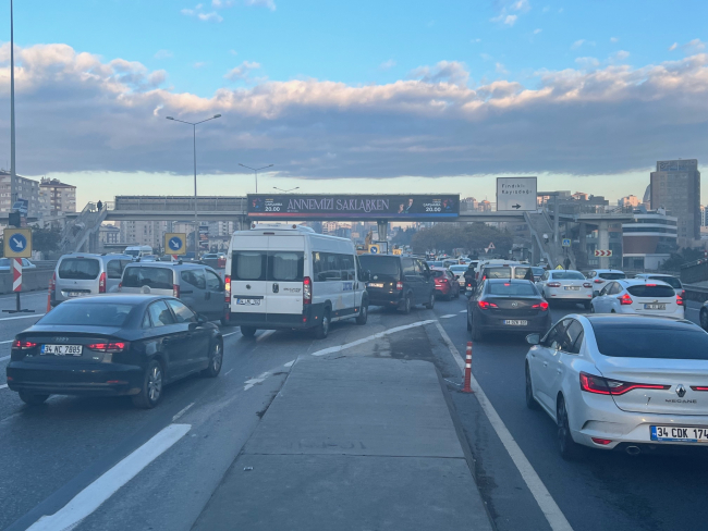 Ataşehir'de 30 gün sürecek yol çalışması başladı