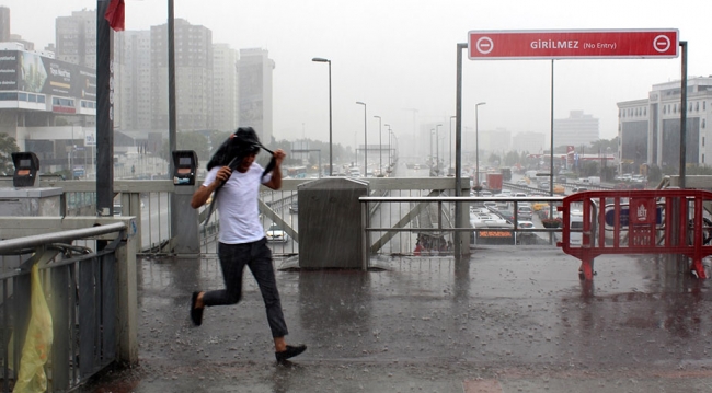 İstanbul'da sağanak etkili oldu