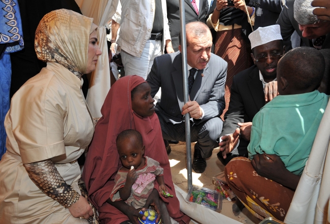 Türkiye ile Somali arasında uzun yıllardır devam eden bir süreç var. Fotoğraf, Cumhurbaşkanı Erdoğan'ın 2011'deki Somali ziyaretinden.