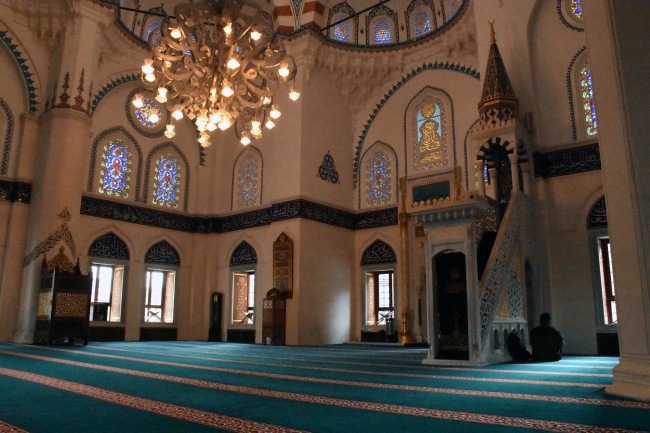 Salgın nedeniyle kapalı olan Tokyo Camii yeniden ibadete açıldı