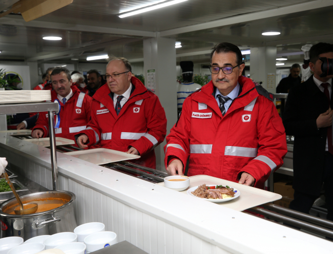 Bakan Dönmez Filyos'ta çalışanlarla iftar yaptı