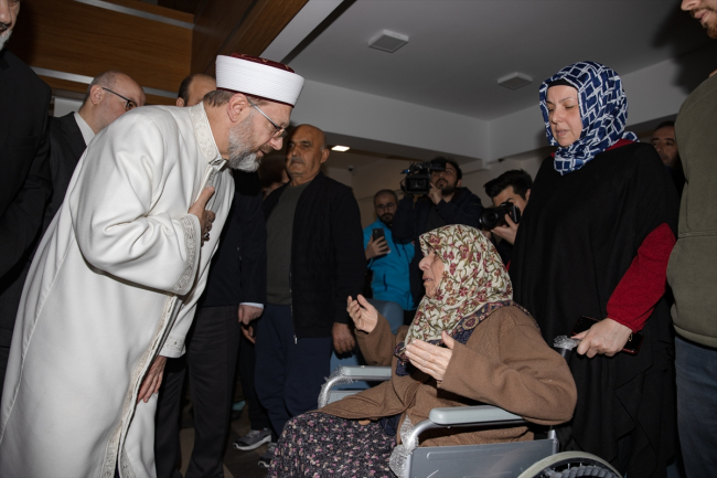 Diyanet İşleri Başkanı Ali Erbaş depremzedelerle bir araya geldi