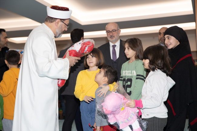 Diyanet İşleri Başkanı Ali Erbaş depremzedelerle bir araya geldi