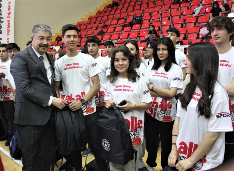 Hatay ve Osmaniye'de amatör spor kulüplerine nakdi yardım