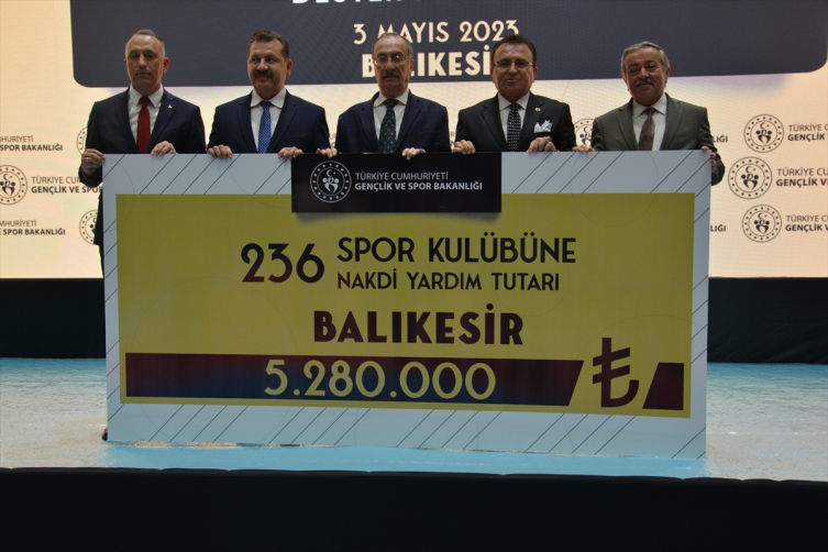 Balıkesir'de amatör spor kulüplerine ayni ve nakdi yardım yapıldı