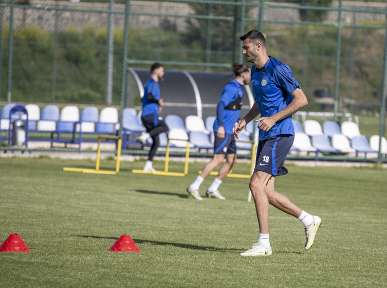 Sinan Osmanoğlu Rizespor'un Süper Lig'de kalıcı olacağına inanıyor