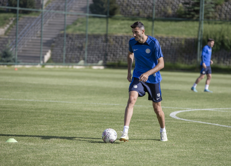 Sinan Osmanoğlu Rizespor'un Süper Lig'de kalıcı olacağına inanıyor