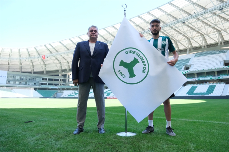 Giresunspor'da genç oyuncularla profesyonel sözleşme imzalandı