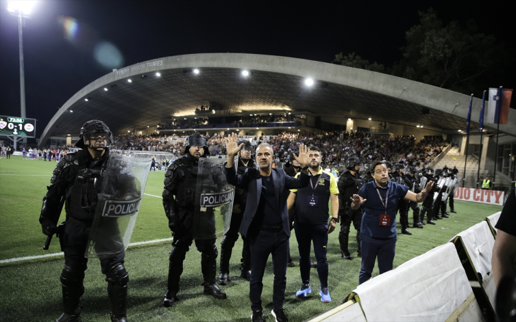 Fenerbahçe farklı kazanarak play-off turunda