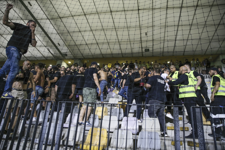 Fenerbahçe farklı kazanarak play-off turunda