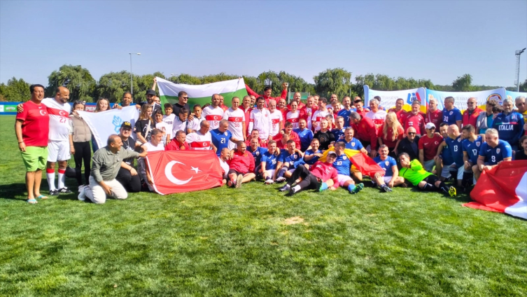 TBMM Futbol Takımı Romanya'daki turnuvada ikinci oldu