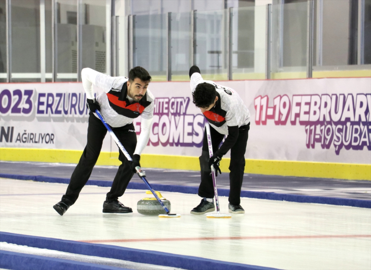 Curlingde hedef olimpiyatları garantilemek