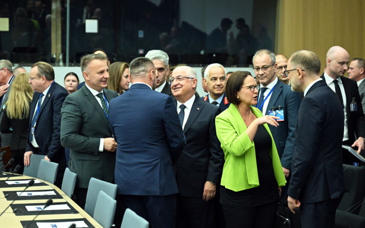 Milli Savunma Bakanı Yaşar Güler'in NATO temasları