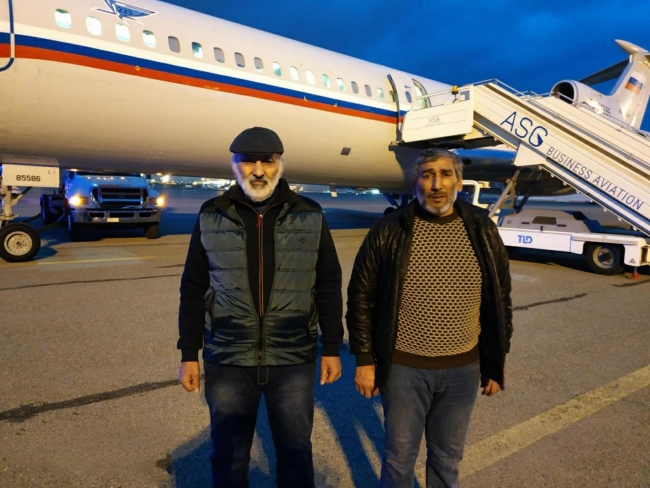 Dilgam Esgerov ve Şahbaz Guliyev, 14 Aralık'ta Bakü'ye ulaştı. | Fotoğraf: AA