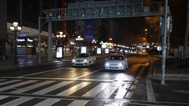 Kademeli normalleşmede ilk hafta sonu kısıtlaması sona erdi