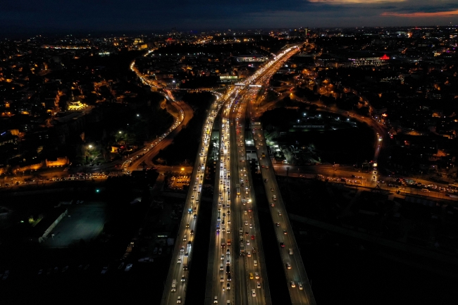 İstanbul'da kısıtlama öncesi trafik yoğunluğu