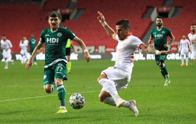 Giresunspor liderliğini sürdürdü