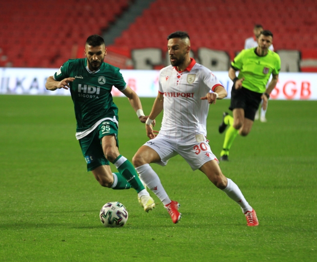 Giresunspor liderliğini sürdürdü