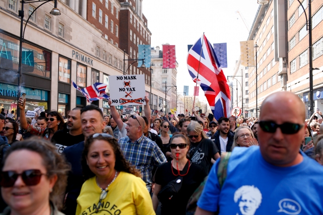 Londra'da Binlerce Kişi Tedbirleri Protesto Etti - Son Dakika Haberleri