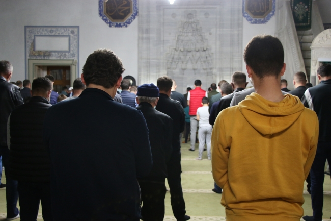 Kuzey Makedonya'da yılın ilk teravih namazı kılındı