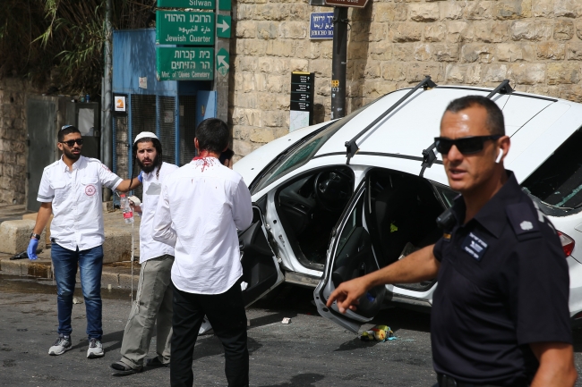 Yahudi bir yerleşimci, Kudüs'te Mescid-i Aksa protestolarına katılan bir Filistinliyi arabasıyla ezdi. Fotoğraf: AA