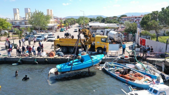 Ayvalık ve Dikili'de 100'den fazla tekne battı