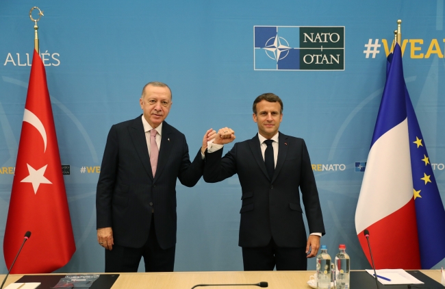 NATO Liderler Zirvesi'nde Erdoğan ve Macron da özel olarak görüştü. Foto: AA