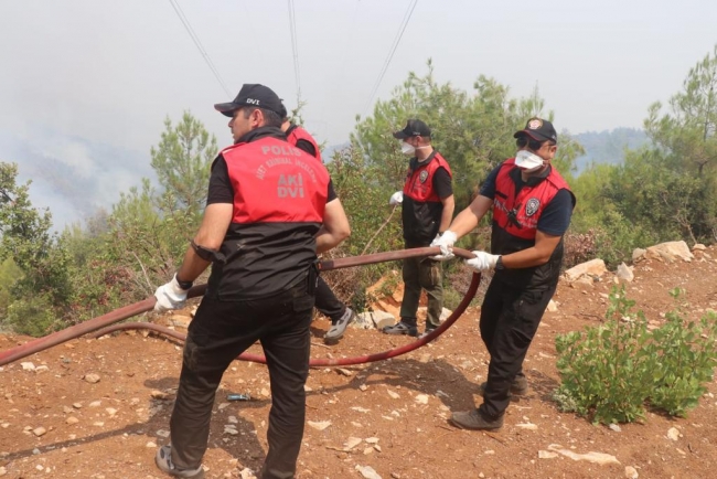 Afet kriminal ekipleri yangınların sebebini araştırıyor