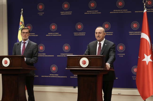 Bakan Çavuşoğlu: Türkiye'yi suçlamak yerine ABD kendi yanlış politikalarından vazgeçsin