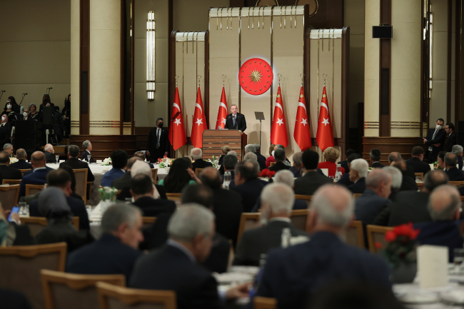 Cumhurbaşkanı Erdoğan: Vatandaşımızı enflasyona ezdirmemek boynumuzun borcudur