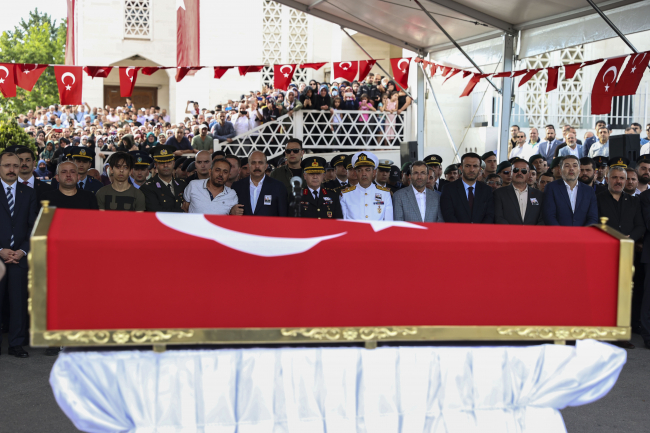 Pençe-Kilit şehidi son yolculuğuna uğurlandı