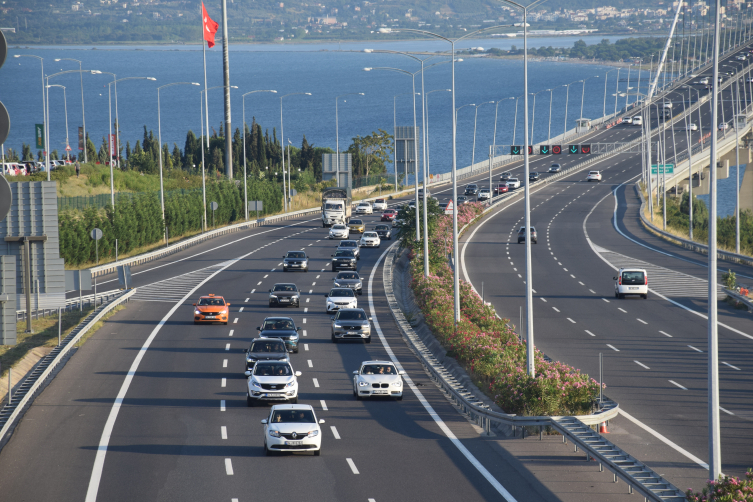 Osmangazi Köprüsü'nde bayram yoğunluğu