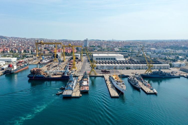 İstanbul'daki Askeri Tersane Komutanlığı gibi değerli bir kabiliyete Akdeniz'de de sahip olunması planlanıyor. Foto: AA