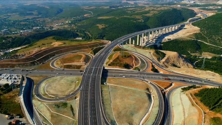 Cumhuriyet'in 100. yılına bölünmüş yol hamlesi damga vurdu