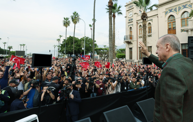 Cumhurbaşkanı Erdoğan: Deprem şehirlerimizi 1 yılda ayağa kaldıracağız