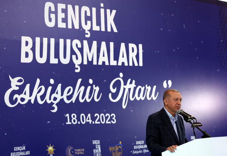 Cumhurbaşkanı Erdoğan: Gençleri anlamak onların geleceklerine yatırım yaparak olur