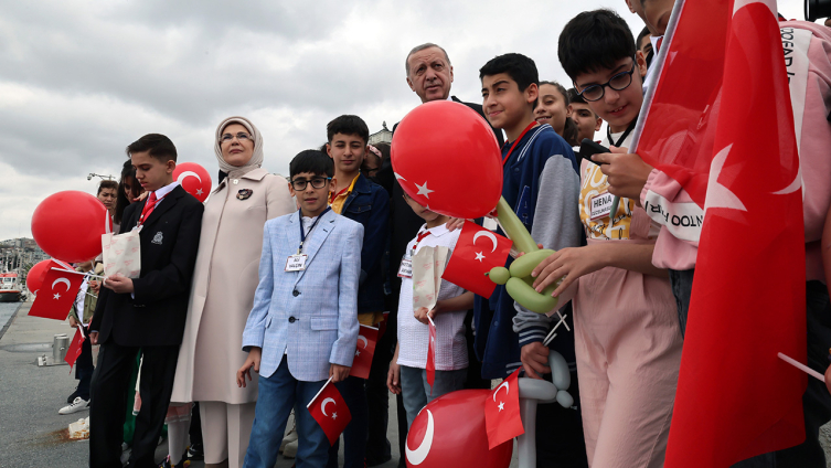 TCG Anadolu Boğaz'da selamlama geçişini yaptı