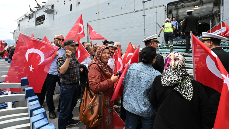 TCG Anadolu İzmir'de ziyarete açıldı