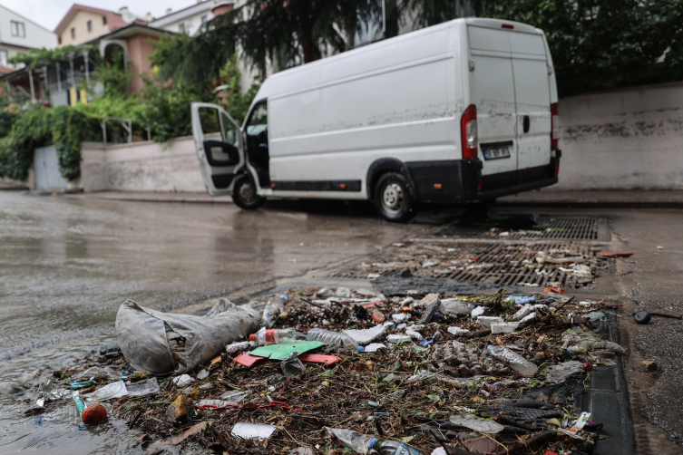 Ankara'da sağanak hayatı olumsuz etkiledi