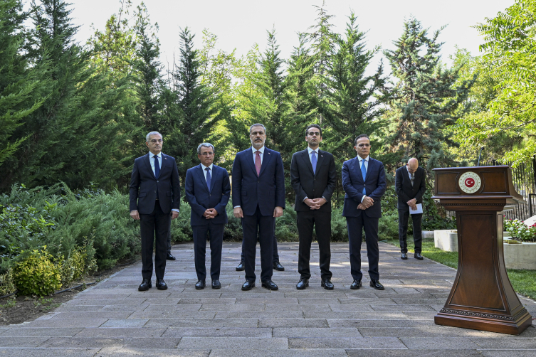 Bakan Fidan Anıtkabir ve Dışişleri Şehitliği'ni ziyaret etti