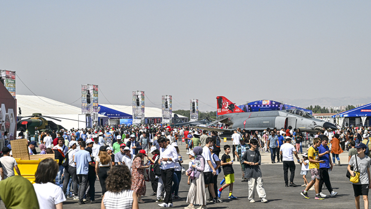 TEKNOFEST'te yerli araçları yakından inceleme fırsatı