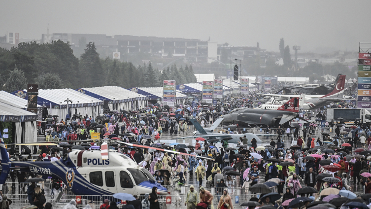 Yağışa rağmen TEKNOFEST'e yoğun ilgi