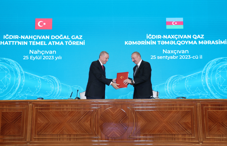 Iğdır-Nahçıvan Hattı'ndan gaz akışı başladı