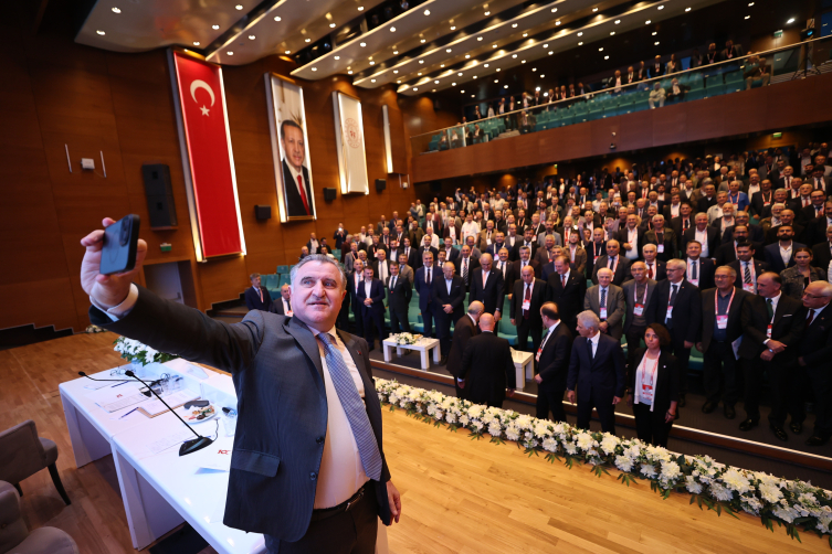 Bakan Bak: Türk sporuna hizmet eden kahramanlarsınız