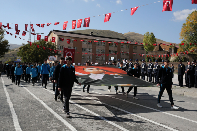 Van, Hakkari, Bitlis ve Muş'ta Cumhuriyet'in 100. yılı kutlandı