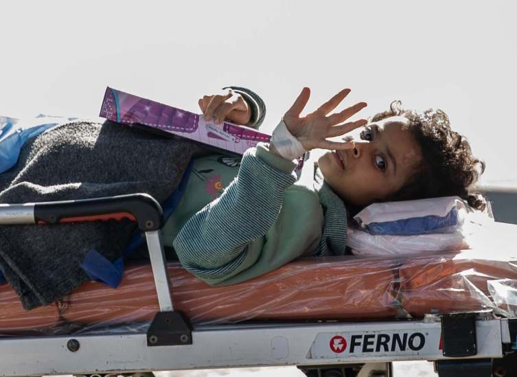 Gazze'den getirilen Filistinli çocuklar, yaşıtları gibi koşup oynamak istiyor