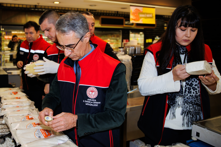 Yılbaşı öncesi toplu tüketim ve satış yerlerinde denetim yapıldı